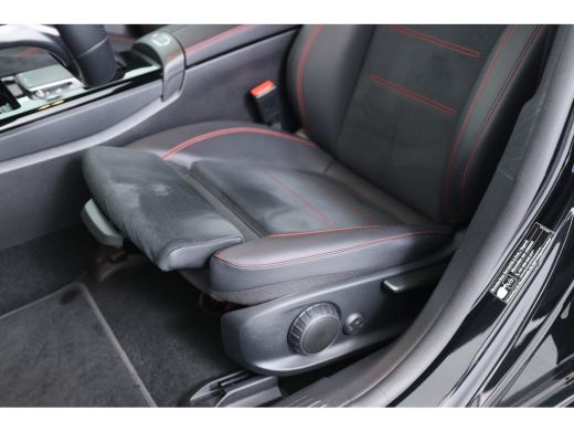 Mercedes-Benz CLA Shooting Brake 180 AMG Line | Wide-Screen | LED | Sportstoelen | Trekhaak | Sfeerverlichting | St... ActivLease financial lease