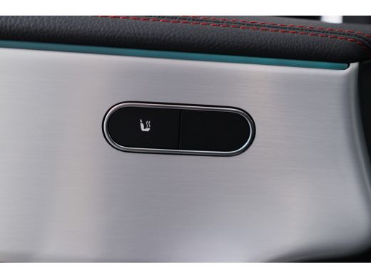 Mercedes-Benz CLA Shooting Brake 180 AMG Line | Wide-Screen | LED | Sportstoelen | Trekhaak | Sfeerverlichting | St... ActivLease financial lease