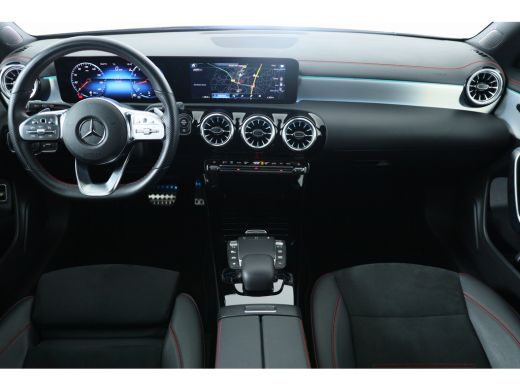 Mercedes-Benz CLA Shooting Brake 180 AMG Line | Wide-Screen | LED | Sportstoelen | Trekhaak | Sfeerverlichting | St... ActivLease financial lease