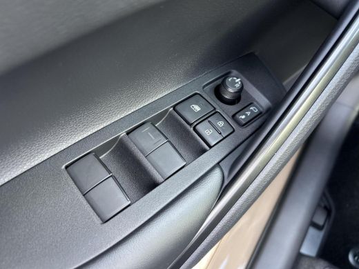 Toyota Corolla Cross Hybrid 140 Dynamic | Modeljaar 2025 | Nieuwe auto | Direct uit voorraad leverbaar | ActivLease financial lease
