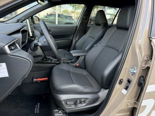 Toyota Corolla Cross Hybrid 180 Executive **STOEL EN STUURWIELVERWARMING/ DODEHOEK DETECTIE/ 360 CAMERA/ PARKEERSENSOR... ActivLease financial lease