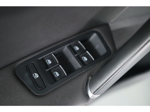 Volkswagen Golf 1.4 TSI PHEV GTE | LED | Camera | Leder | Memory | Sfeer Verlichting | Digital Cockpit | BLIS | K... ActivLease financial lease