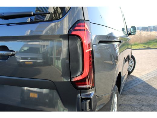 Volkswagen Transporter 2.0 TDI L1 Bulli | BPM VRIJ | Trekhaak | Navi | Cruise Control | Achteruitrijcamera | Soft Close ActivLease financial lease