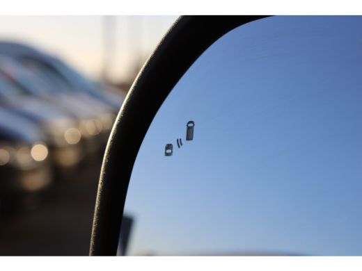 Volkswagen Transporter 2.0 TDI L1 Bulli | BPM VRIJ | Trekhaak | Navi | Cruise Control | Achteruitrijcamera | Soft Close ActivLease financial lease