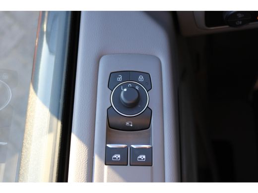 Volkswagen Transporter 2.0 TDI L1 Bulli | BPM VRIJ | Trekhaak | Navi | Cruise Control | Achteruitrijcamera | Soft Close ActivLease financial lease