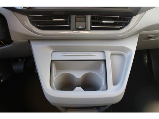 Volkswagen Transporter 2.0 TDI L1 Bulli | BPM VRIJ | Trekhaak | Navi | Cruise Control | Achteruitrijcamera | Soft Close ActivLease financial lease