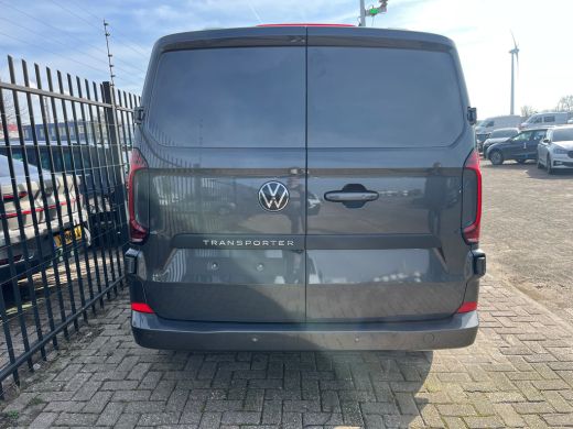 Volkswagen Transporter 2.0 TDI L1 Bulli | BPM VRIJ | Trekhaak | Navi | Cruise Control | Achteruitrijcamera | Soft Close ActivLease financial lease