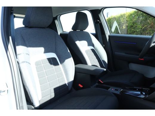 Citroën ë-C3 Plus | Dagrijverlichting | Koplampen met ECO LED verlichting | Neerklapbare achterbank 60/40 ActivLease financial lease