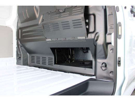 Volkswagen e-Transporter | VOOR MEKAAR DEALS | Life Intro | 64 kWh | 218 pk | L1 | Trekhaak | Stoelverwarming | Achteruitr... ActivLease financial lease
