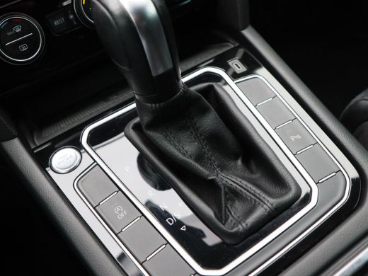 Volkswagen Passat Variant 1.5 TSi 150 Pk Automaat R-Line | Adaptive Cruise | CarPlay | Navigatie | Bluetooth | Park... ActivLease financial lease