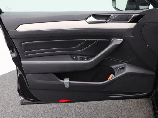 Volkswagen Passat Variant 1.5 TSi 150 Pk Automaat R-Line | Adaptive Cruise | CarPlay | Navigatie | Bluetooth | Park... ActivLease financial lease