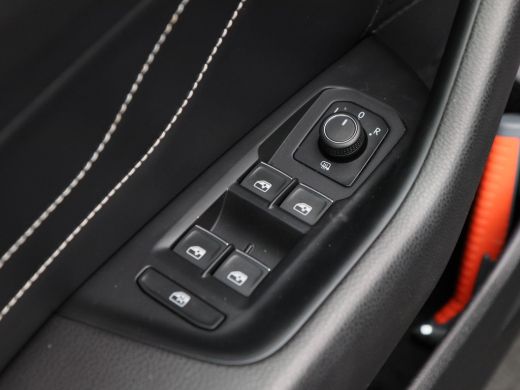 Volkswagen Passat Variant 1.5 TSi 150 Pk Automaat R-Line | Adaptive Cruise | CarPlay | Navigatie | Bluetooth | Park... ActivLease financial lease