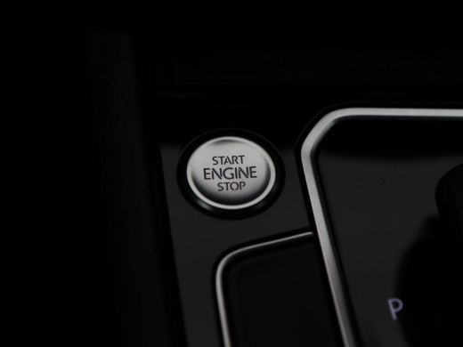 Volkswagen Passat Variant 1.5 TSi 150 Pk Automaat R-Line | Adaptive Cruise | CarPlay | Navigatie | Bluetooth | Park... ActivLease financial lease