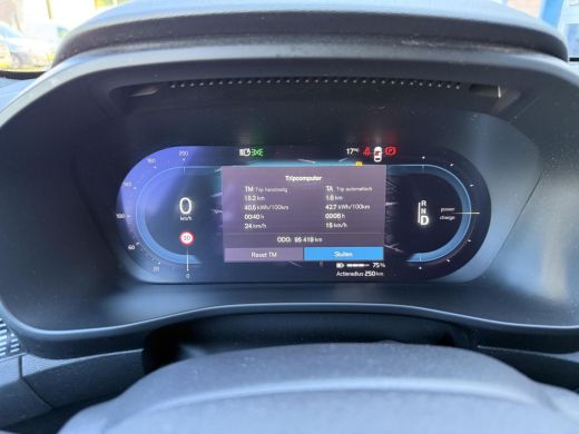 Volvo  XC40 Recharge P8 AWD R-Design SOH 93% Navi Camera Led Carplay ActivLease financial lease