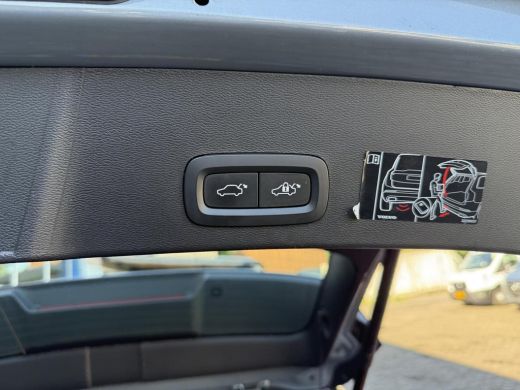 Volvo  XC40 Recharge P8 AWD R-Design SOH 93% Navi Camera Led Carplay ActivLease financial lease