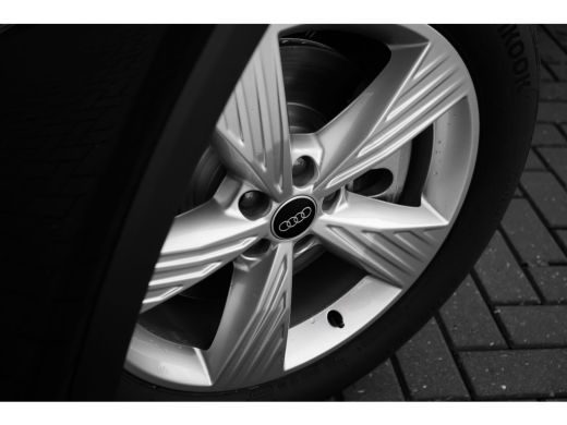 Audi Q4 e-tron Edition | Achterklep, automatisch bedienbaar | Audi Virtual Cockpit | Audi sound system ActivLease financial lease