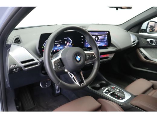 BMW 1 Serie 120 M Sport Automaat / Sportstoelen / Achteruitrijcamera / M Adaptief onderstel / Stoelverwarming ActivLease financial lease