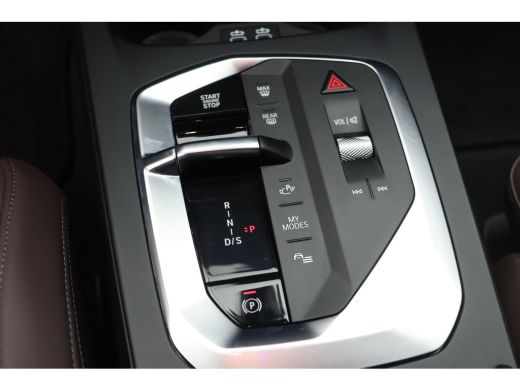 BMW 1 Serie 120 M Sport Automaat / Sportstoelen / Achteruitrijcamera / M Adaptief onderstel / Stoelverwarming ActivLease financial lease
