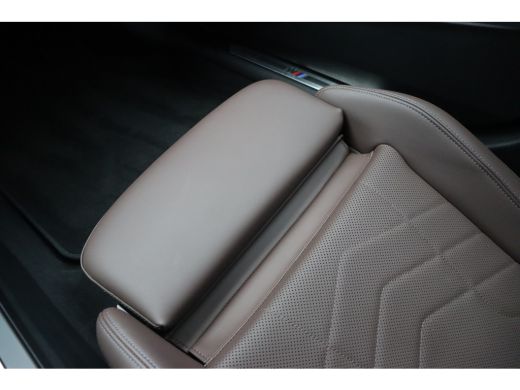 BMW 1 Serie 120 M Sport Automaat / Sportstoelen / Achteruitrijcamera / M Adaptief onderstel / Stoelverwarming ActivLease financial lease