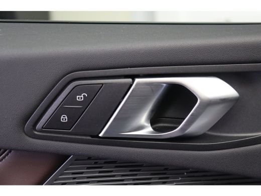BMW 1 Serie 120 M Sport Automaat / Sportstoelen / Achteruitrijcamera / M Adaptief onderstel / Stoelverwarming ActivLease financial lease