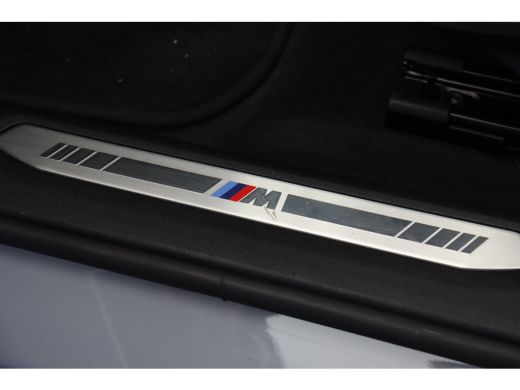 BMW 1 Serie 120 M Sport Automaat / Sportstoelen / Achteruitrijcamera / M Adaptief onderstel / Stoelverwarming ActivLease financial lease