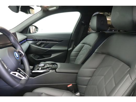 BMW 5 Serie Touring 530e M Sport Automaat / Trekhaak / Stoelventilatie / Achteruitrijcamera / Comfort Access ... ActivLease financial lease