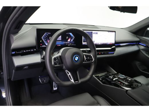BMW 5 Serie Touring 530e M Sport Automaat / Trekhaak / Stoelventilatie / Achteruitrijcamera / Comfort Access ... ActivLease financial lease
