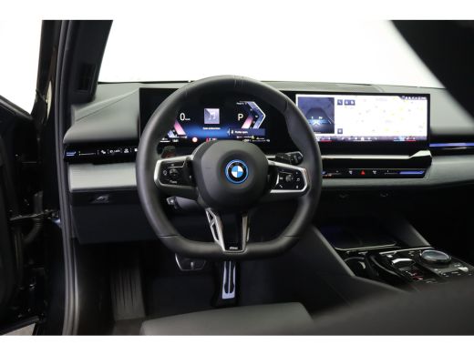 BMW 5 Serie Touring 530e M Sport Automaat / Trekhaak / Stoelventilatie / Achteruitrijcamera / Comfort Access ... ActivLease financial lease
