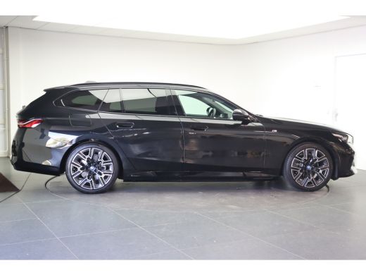 BMW 5 Serie Touring 530e M Sport Automaat / Trekhaak / Stoelventilatie / Achteruitrijcamera / Comfort Access ... ActivLease financial lease