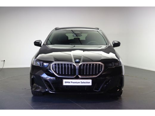 BMW 5 Serie Touring 530e M Sport Automaat / Trekhaak / Stoelventilatie / Achteruitrijcamera / Comfort Access ... ActivLease financial lease