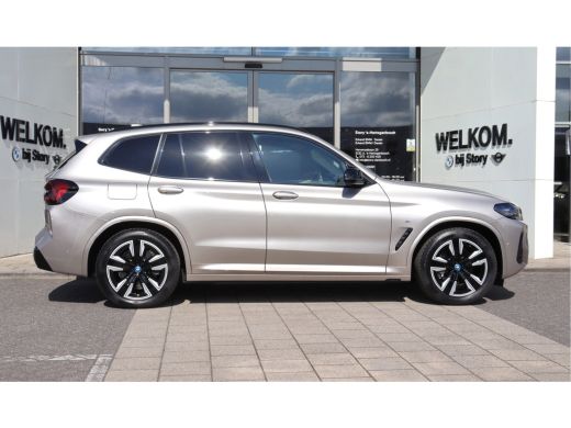 BMW iX3 High Executive / Trekhaak / Sportstoelen / Achteruitrijcamera / M Adaptief onderstel / Adaptieve ... ActivLease financial lease