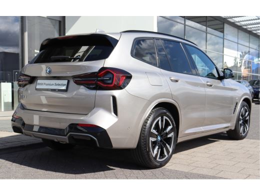 BMW iX3 High Executive / Trekhaak / Sportstoelen / Achteruitrijcamera / M Adaptief onderstel / Adaptieve ... ActivLease financial lease