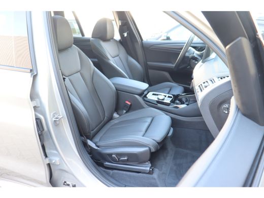 BMW iX3 High Executive / Trekhaak / Sportstoelen / Achteruitrijcamera / M Adaptief onderstel / Adaptieve ... ActivLease financial lease