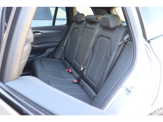 BMW iX3 High Executive / Trekhaak / Sportstoelen / Achteruitrijcamera / M Adaptief onderstel / Adaptieve ... ActivLease financial lease