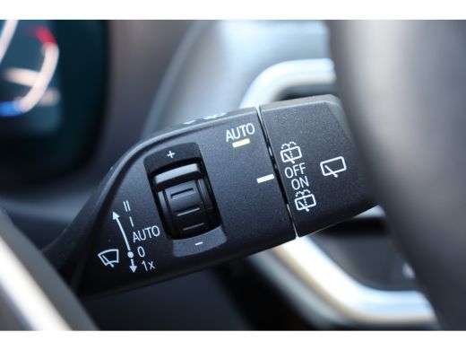 BMW iX3 High Executive / Trekhaak / Sportstoelen / Achteruitrijcamera / M Adaptief onderstel / Adaptieve ... ActivLease financial lease