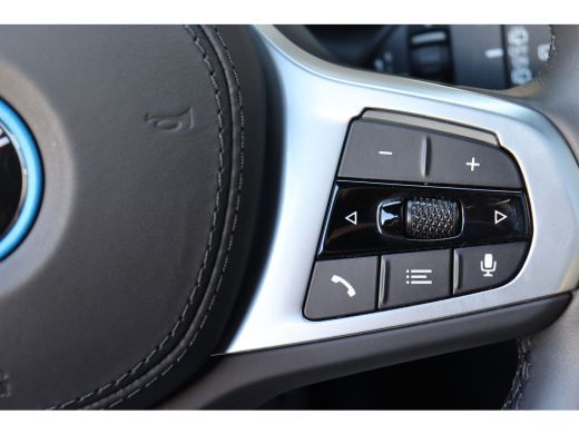 BMW iX3 High Executive / Trekhaak / Sportstoelen / Achteruitrijcamera / M Adaptief onderstel / Adaptieve ... ActivLease financial lease