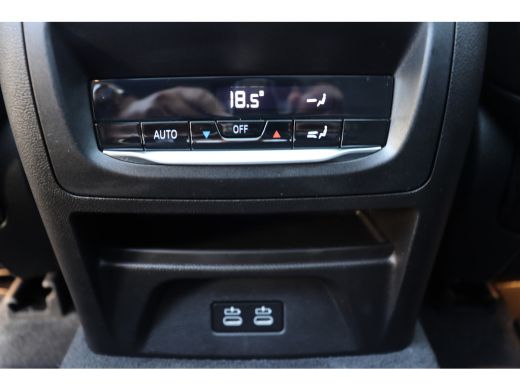 BMW iX3 High Executive / Trekhaak / Sportstoelen / Achteruitrijcamera / M Adaptief onderstel / Adaptieve ... ActivLease financial lease