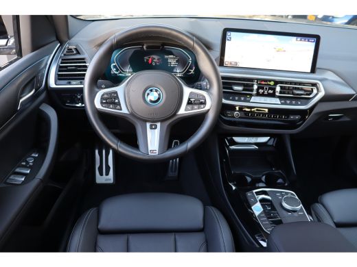 BMW iX3 High Executive / Trekhaak / Sportstoelen / Achteruitrijcamera / M Adaptief onderstel / Adaptieve ... ActivLease financial lease