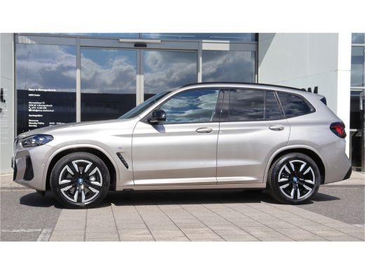 BMW iX3 High Executive / Trekhaak / Sportstoelen / Achteruitrijcamera / M Adaptief onderstel / Adaptieve ... ActivLease financial lease