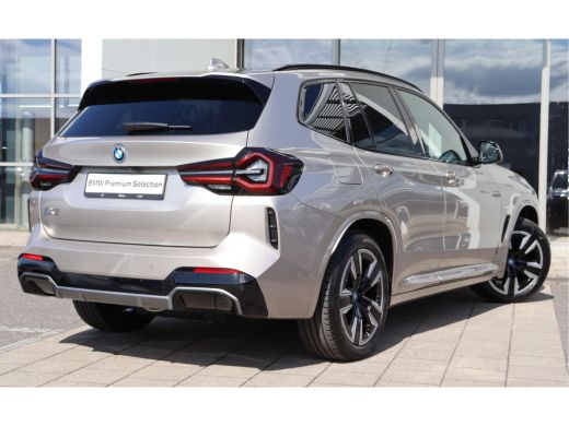 BMW iX3 High Executive / Trekhaak / Sportstoelen / Achteruitrijcamera / M Adaptief onderstel / Adaptieve ... ActivLease financial lease