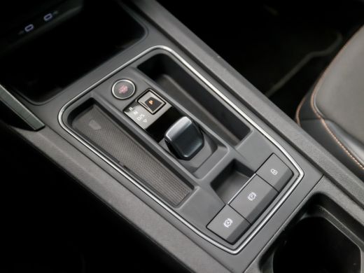 CUPRA Leon Sportstourer 1.4 e-Hybrid VZ 245Pk Automaat (APPLE CARPLAY, GROOT NAVI, DIGITAL COCKPIT, CAMERA, LEDER, SPORTS... ActivLease financial lease
