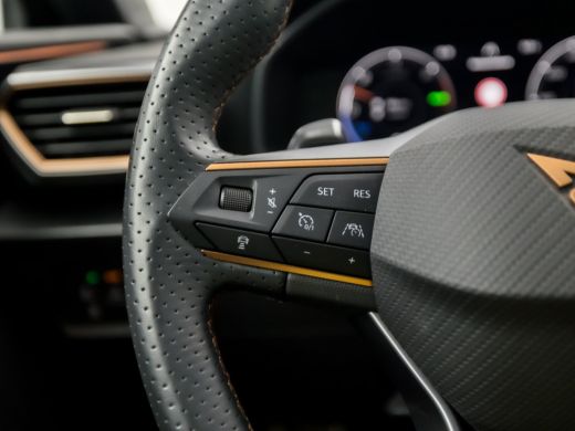 CUPRA Leon Sportstourer 1.4 e-Hybrid VZ 245Pk Automaat (APPLE CARPLAY, GROOT NAVI, DIGITAL COCKPIT, CAMERA, LEDER, SPORTS... ActivLease financial lease