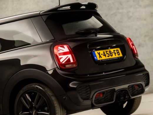 Mini Cooper S 2.0 Cooper S John Cooper Works 192Pk (APPLE CARPLAY, GROOT NAVI, HEAD-UP DISPLAY, LEDEREN SPORTST... ActivLease financial lease