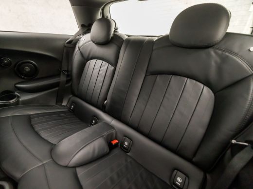 Mini Cooper S 2.0 Cooper S John Cooper Works 192Pk (APPLE CARPLAY, GROOT NAVI, HEAD-UP DISPLAY, LEDEREN SPORTST... ActivLease financial lease