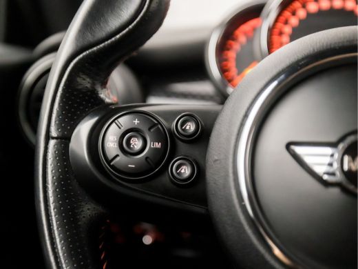 Mini Cooper S 2.0 Cooper S John Cooper Works 192Pk (APPLE CARPLAY, GROOT NAVI, HEAD-UP DISPLAY, LEDEREN SPORTST... ActivLease financial lease