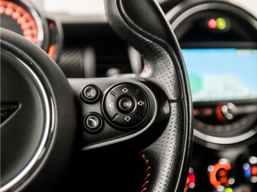 Mini Cooper S 2.0 Cooper S John Cooper Works 192Pk (APPLE CARPLAY, GROOT NAVI, HEAD-UP DISPLAY, LEDEREN SPORTST... ActivLease financial lease
