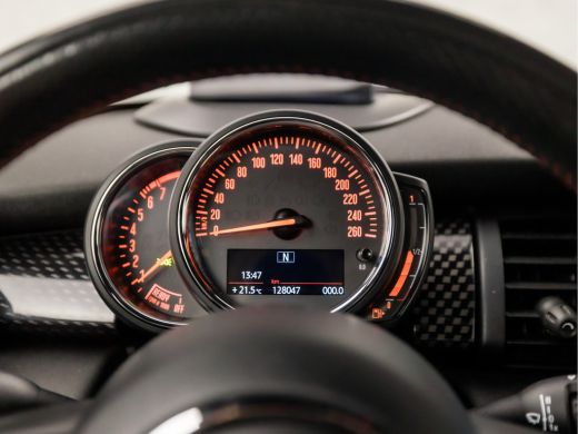 Mini Cooper S 2.0 Cooper S John Cooper Works 192Pk (APPLE CARPLAY, GROOT NAVI, HEAD-UP DISPLAY, LEDEREN SPORTST... ActivLease financial lease