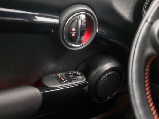 Mini Cooper S 2.0 Cooper S John Cooper Works 192Pk (APPLE CARPLAY, GROOT NAVI, HEAD-UP DISPLAY, LEDEREN SPORTST... ActivLease financial lease
