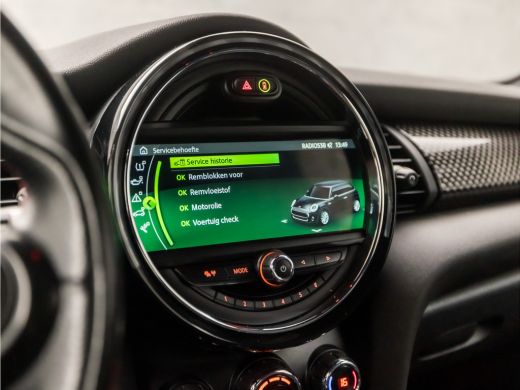 Mini Cooper S 2.0 Cooper S John Cooper Works 192Pk (APPLE CARPLAY, GROOT NAVI, HEAD-UP DISPLAY, LEDEREN SPORTST... ActivLease financial lease