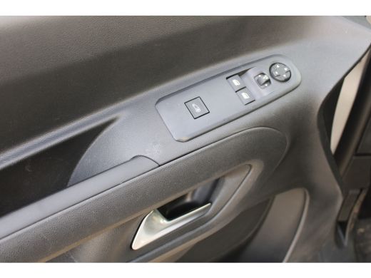 Opel Combo-e 136 L1 50kWh / Navigatie / Parkeersensoren / Camera / Carplay / Airco / ActivLease financial lease